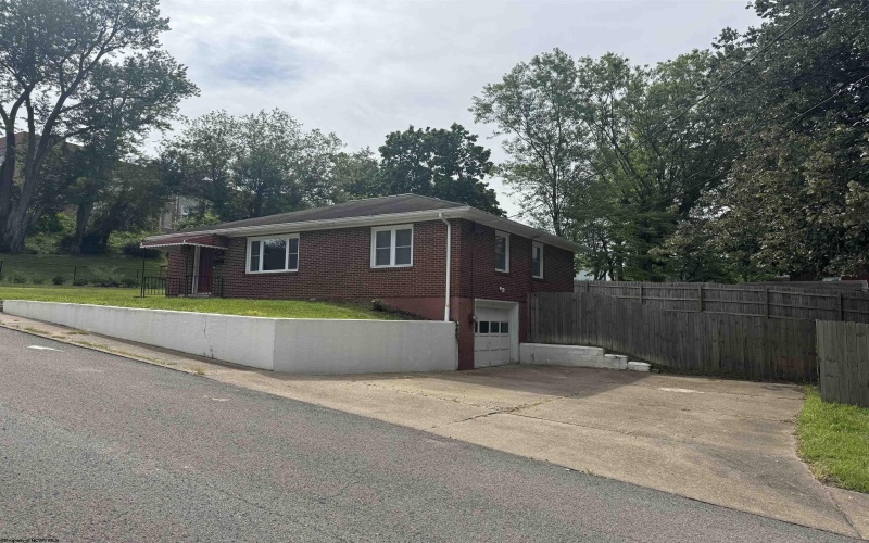 237 Newton Avenue, Bridgeport, West Virginia 26330, 3 Bedrooms Bedrooms, 6 Rooms Rooms,1 BathroomBathrooms,Single Family Detached,For Sale,Newton,10160895
