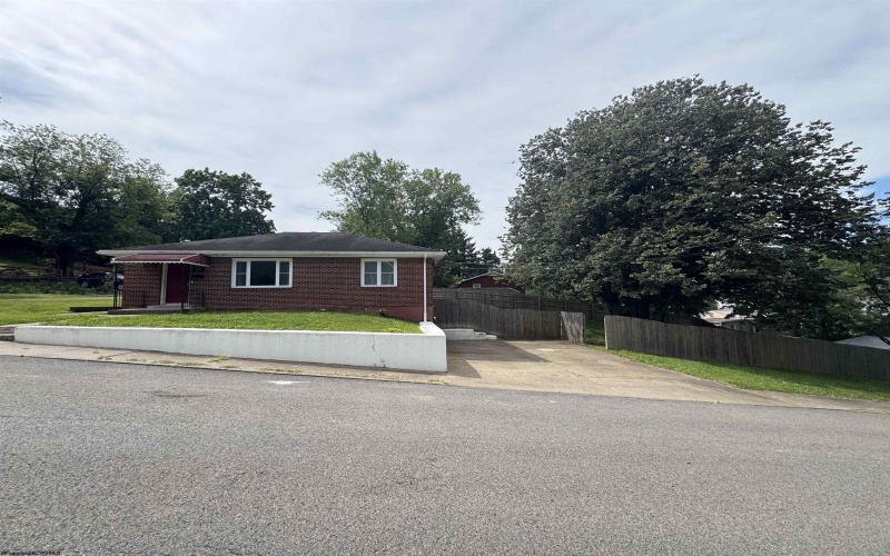 237 Newton Avenue, Bridgeport, West Virginia 26330, 3 Bedrooms Bedrooms, 6 Rooms Rooms,1 BathroomBathrooms,Single Family Detached,For Sale,Newton,10160895