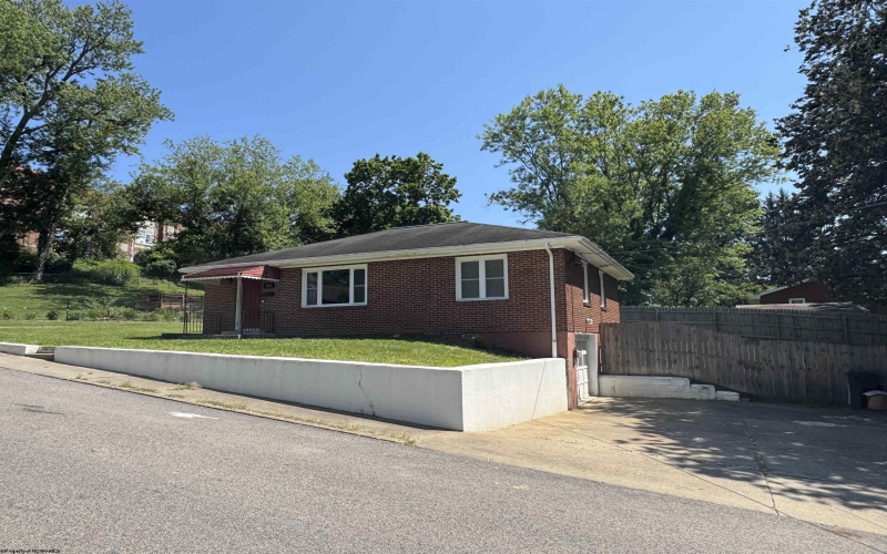 237 Newton Avenue, Bridgeport, West Virginia 26330, 3 Bedrooms Bedrooms, 6 Rooms Rooms,1 BathroomBathrooms,Single Family Detached,For Sale,Newton,10160895
