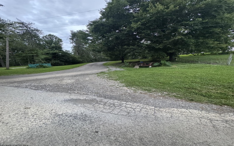 101 Dogwood Trail, Napier, West Virginia 26631, 3 Bedrooms Bedrooms, 6 Rooms Rooms,3 BathroomsBathrooms,Single Family Detached,For Sale,Dogwood,10160891
