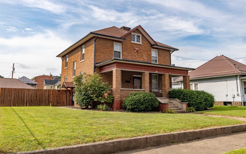 339 Court Avenue, Weston, West Virginia 26452, 3 Bedrooms Bedrooms, 9 Rooms Rooms,1 BathroomBathrooms,Single Family Detached,For Sale,Court,10160889