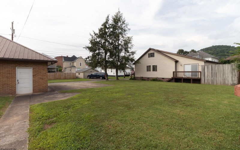 339 Court Avenue, Weston, West Virginia 26452, 3 Bedrooms Bedrooms, 9 Rooms Rooms,1 BathroomBathrooms,Single Family Detached,For Sale,Court,10160889