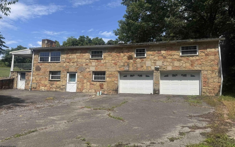 100 Dee Street, Fairmont, West Virginia 26554, 3 Bedrooms Bedrooms, 6 Rooms Rooms,2 BathroomsBathrooms,Single Family Detached,For Sale,Dee,10160900