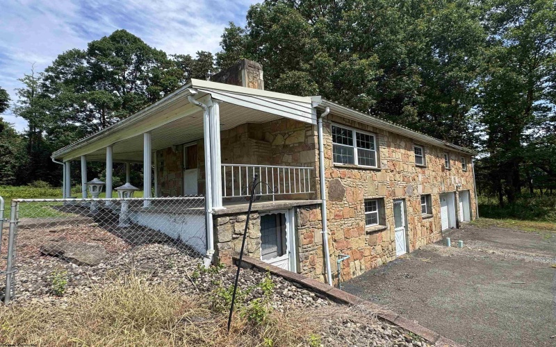 100 Dee Street, Fairmont, West Virginia 26554, 3 Bedrooms Bedrooms, 6 Rooms Rooms,2 BathroomsBathrooms,Single Family Detached,For Sale,Dee,10160900