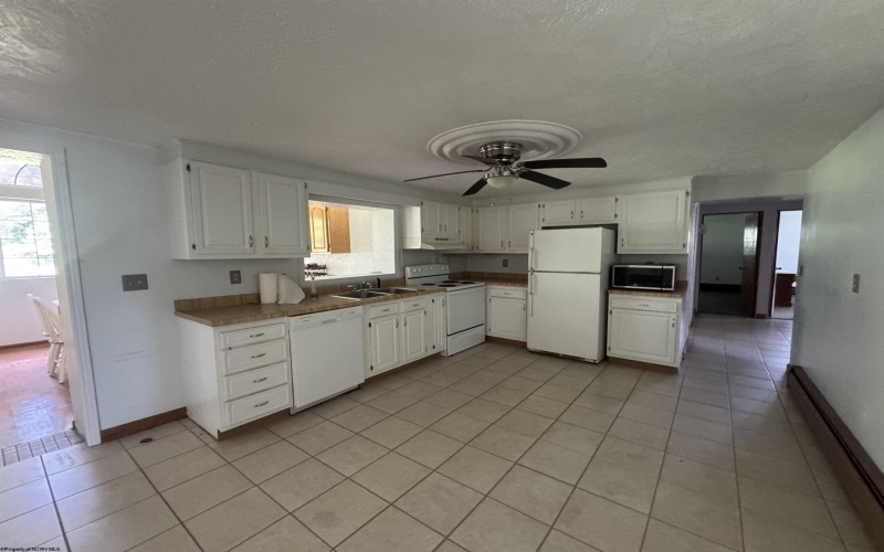 100 Dee Street, Fairmont, West Virginia 26554, 3 Bedrooms Bedrooms, 6 Rooms Rooms,2 BathroomsBathrooms,Single Family Detached,For Sale,Dee,10160900