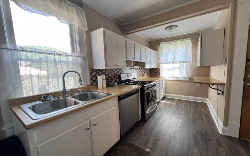 247 Park Boulevard, Clarksburg, West Virginia 26301, 3 Bedrooms Bedrooms, 6 Rooms Rooms,1 BathroomBathrooms,Single Family Detached,For Sale,Park,10160903
