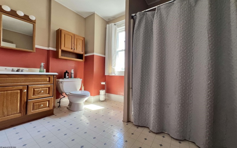 247 Park Boulevard, Clarksburg, West Virginia 26301, 3 Bedrooms Bedrooms, 6 Rooms Rooms,1 BathroomBathrooms,Single Family Detached,For Sale,Park,10160903