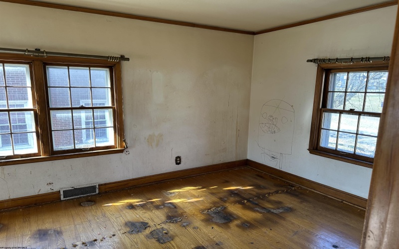 527 Milford Street, Clarksburg, West Virginia 26301, 3 Bedrooms Bedrooms, 8 Rooms Rooms,1 BathroomBathrooms,Single Family Detached,For Sale,Milford,10158138