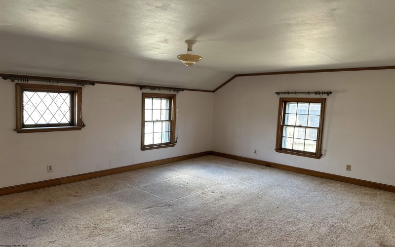 527 Milford Street, Clarksburg, West Virginia 26301, 3 Bedrooms Bedrooms, 8 Rooms Rooms,1 BathroomBathrooms,Single Family Detached,For Sale,Milford,10158138