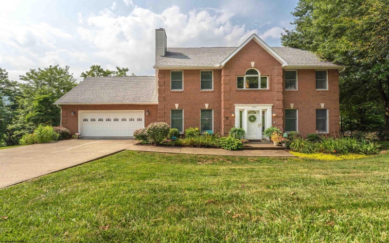 1005 Deerwood Drive, Morgantown, West Virginia 26508, 4 Bedrooms Bedrooms, 11 Rooms Rooms,3 BathroomsBathrooms,Single Family Detached,For Sale,Deerwood,10160906