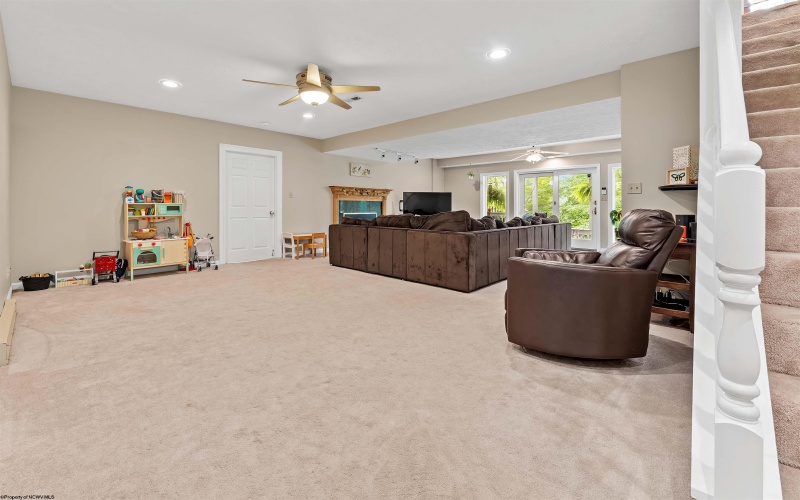 1005 Deerwood Drive, Morgantown, West Virginia 26508, 4 Bedrooms Bedrooms, 11 Rooms Rooms,3 BathroomsBathrooms,Single Family Detached,For Sale,Deerwood,10160906