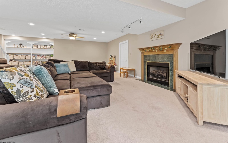1005 Deerwood Drive, Morgantown, West Virginia 26508, 4 Bedrooms Bedrooms, 11 Rooms Rooms,3 BathroomsBathrooms,Single Family Detached,For Sale,Deerwood,10160906