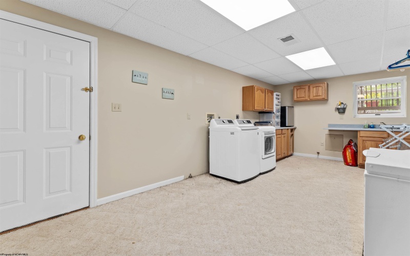 1005 Deerwood Drive, Morgantown, West Virginia 26508, 4 Bedrooms Bedrooms, 11 Rooms Rooms,3 BathroomsBathrooms,Single Family Detached,For Sale,Deerwood,10160906