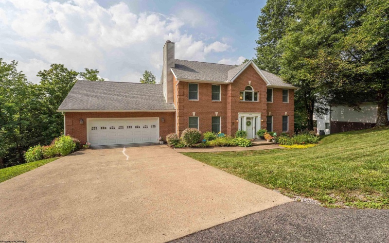 1005 Deerwood Drive, Morgantown, West Virginia 26508, 4 Bedrooms Bedrooms, 11 Rooms Rooms,3 BathroomsBathrooms,Single Family Detached,For Sale,Deerwood,10160906