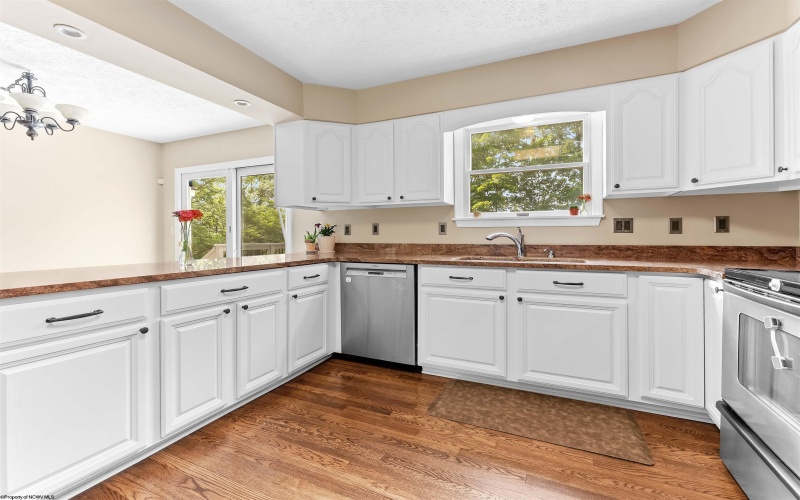 1005 Deerwood Drive, Morgantown, West Virginia 26508, 4 Bedrooms Bedrooms, 11 Rooms Rooms,3 BathroomsBathrooms,Single Family Detached,For Sale,Deerwood,10160906
