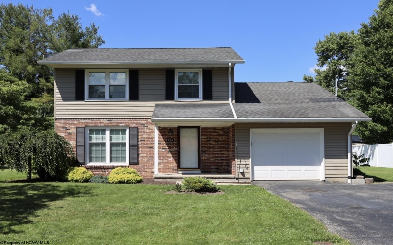124 Riverview Drive, Elkins, West Virginia 26241, 4 Bedrooms Bedrooms, 7 Rooms Rooms,2 BathroomsBathrooms,Single Family Detached,For Sale,Riverview,10158787