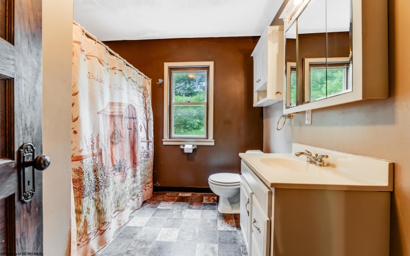 72 Robinson Run, Maidsville, West Virginia 26541, 3 Bedrooms Bedrooms, 8 Rooms Rooms,1 BathroomBathrooms,Single Family Detached,For Sale,Robinson,10160902