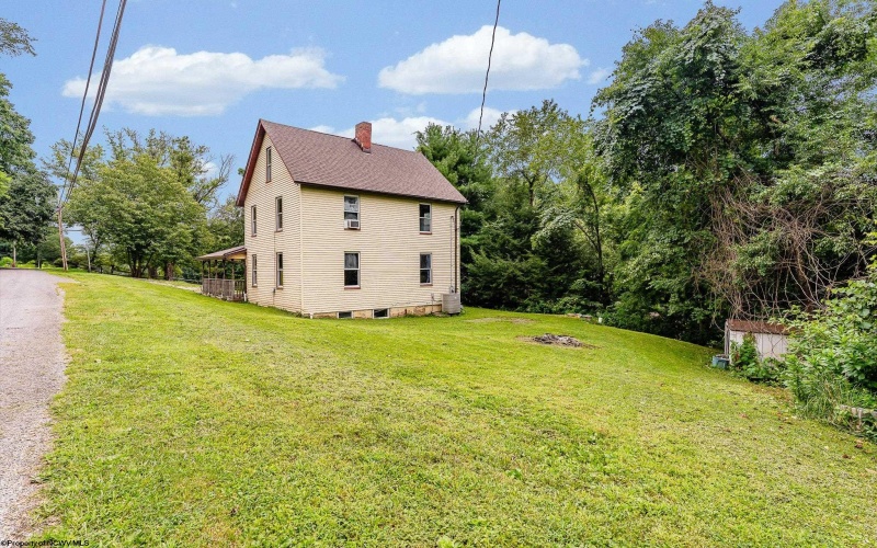 72 Robinson Run, Maidsville, West Virginia 26541, 3 Bedrooms Bedrooms, 8 Rooms Rooms,1 BathroomBathrooms,Single Family Detached,For Sale,Robinson,10160902