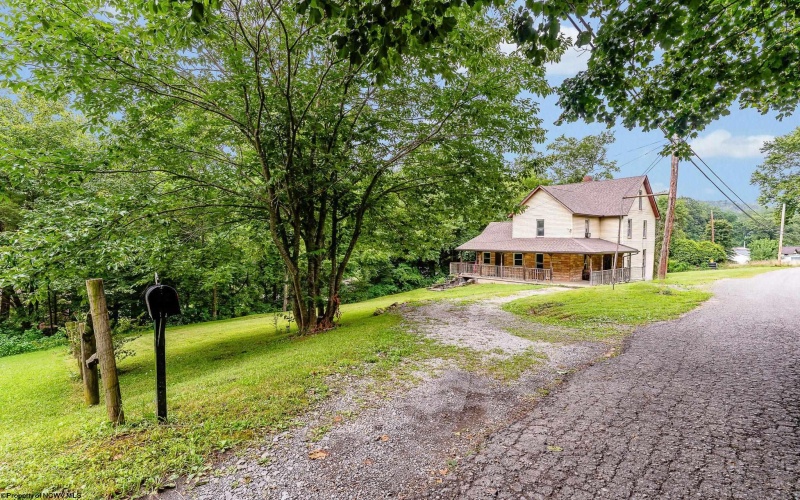 72 Robinson Run, Maidsville, West Virginia 26541, 3 Bedrooms Bedrooms, 8 Rooms Rooms,1 BathroomBathrooms,Single Family Detached,For Sale,Robinson,10160902