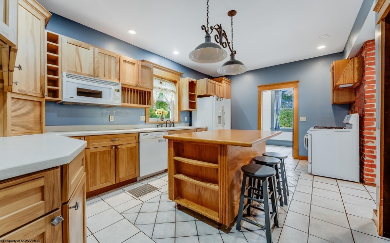 72 Robinson Run, Maidsville, West Virginia 26541, 3 Bedrooms Bedrooms, 8 Rooms Rooms,1 BathroomBathrooms,Single Family Detached,For Sale,Robinson,10160902