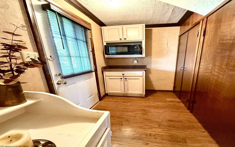 2107 Hamill Avenue, Clarksburg, West Virginia 26301, 4 Bedrooms Bedrooms, 8 Rooms Rooms,2 BathroomsBathrooms,Single Family Detached,For Sale,Hamill,10160913