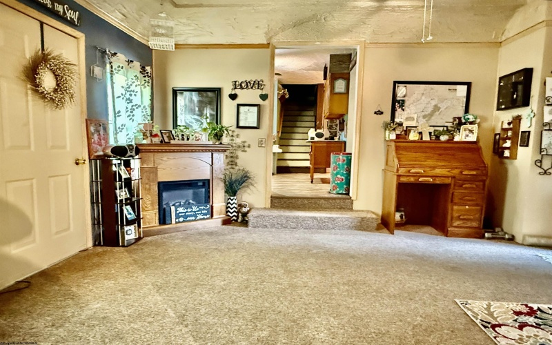 141 Golf Drive, Fairmont, West Virginia 26554, 5 Bedrooms Bedrooms, 8 Rooms Rooms,1 BathroomBathrooms,Single Family Detached,For Sale,Golf,10160909