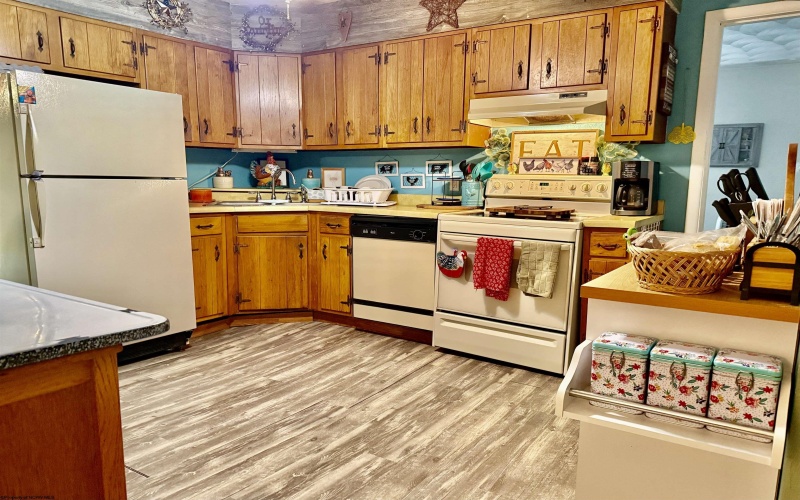 141 Golf Drive, Fairmont, West Virginia 26554, 5 Bedrooms Bedrooms, 8 Rooms Rooms,1 BathroomBathrooms,Single Family Detached,For Sale,Golf,10160909