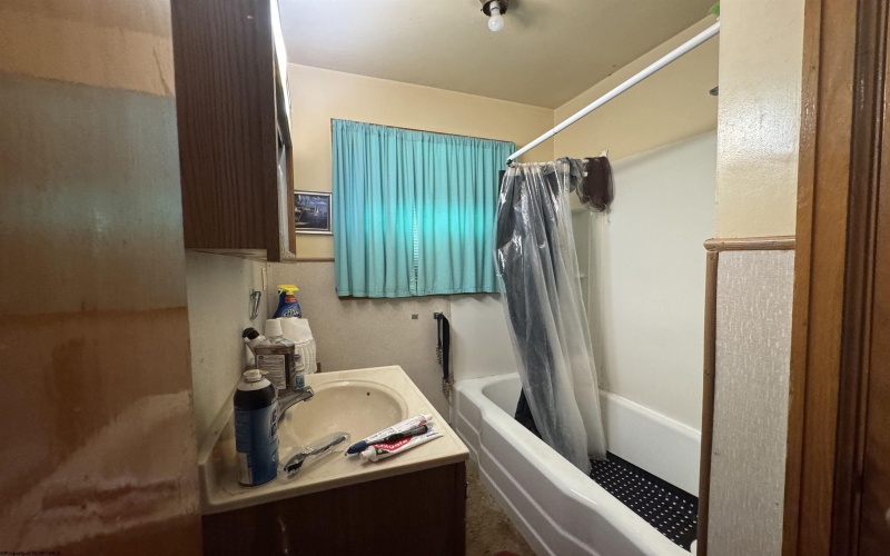 556 Broad Street, Weston, West Virginia 26452, 2 Bedrooms Bedrooms, 5 Rooms Rooms,1 BathroomBathrooms,Single Family Detached,For Sale,Broad,10160919