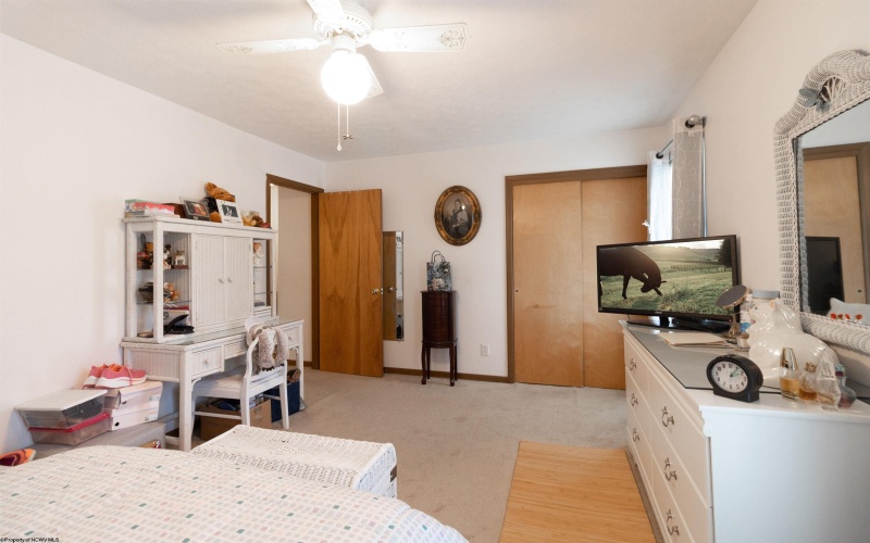 96 Pinewood Road, Clarksburg, West Virginia 26301, 3 Bedrooms Bedrooms, 6 Rooms Rooms,1 BathroomBathrooms,Single Family Attached,For Sale,Pinewood,10160928