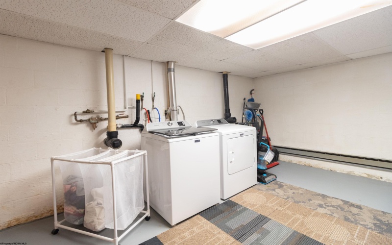96 Pinewood Road, Clarksburg, West Virginia 26301, 3 Bedrooms Bedrooms, 6 Rooms Rooms,1 BathroomBathrooms,Single Family Attached,For Sale,Pinewood,10160928