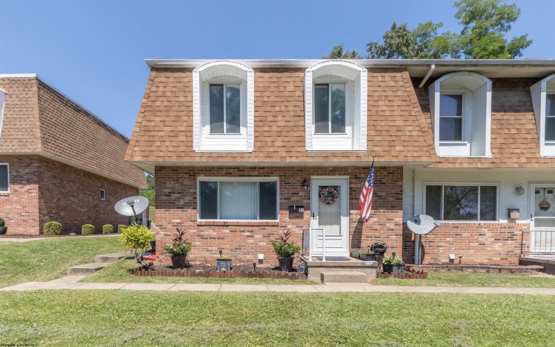 96 Pinewood Road, Clarksburg, West Virginia 26301, 3 Bedrooms Bedrooms, 6 Rooms Rooms,1 BathroomBathrooms,Single Family Attached,For Sale,Pinewood,10160928