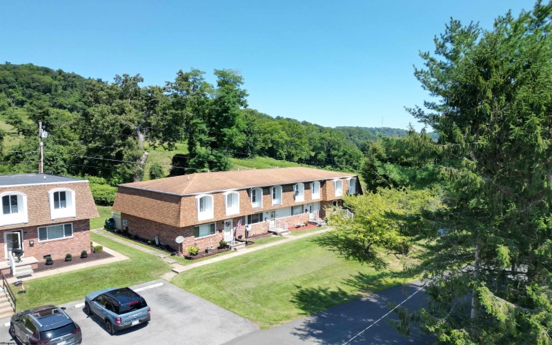 96 Pinewood Road, Clarksburg, West Virginia 26301, 3 Bedrooms Bedrooms, 6 Rooms Rooms,1 BathroomBathrooms,Single Family Attached,For Sale,Pinewood,10160928