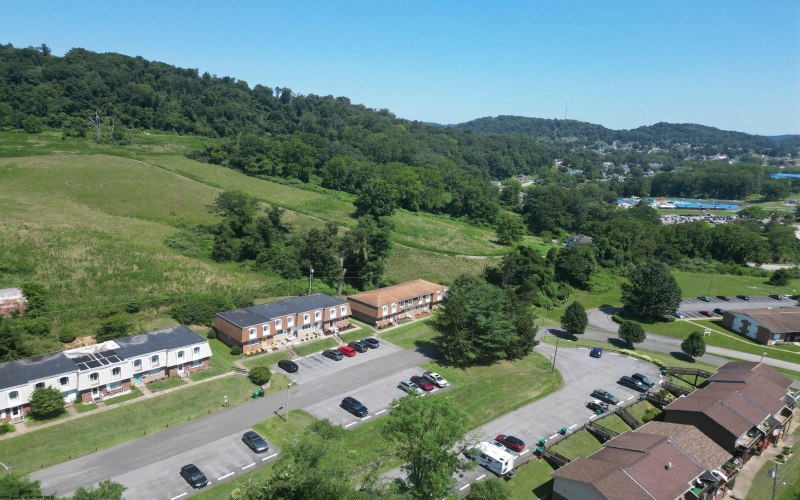 96 Pinewood Road, Clarksburg, West Virginia 26301, 3 Bedrooms Bedrooms, 6 Rooms Rooms,1 BathroomBathrooms,Single Family Attached,For Sale,Pinewood,10160928