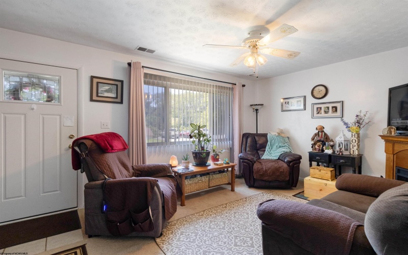 96 Pinewood Road, Clarksburg, West Virginia 26301, 3 Bedrooms Bedrooms, 6 Rooms Rooms,1 BathroomBathrooms,Single Family Attached,For Sale,Pinewood,10160928