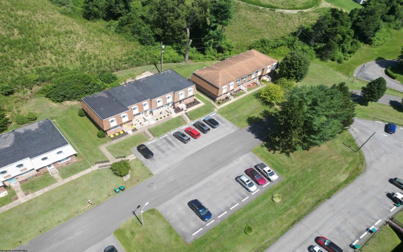 96 Pinewood Road, Clarksburg, West Virginia 26301, 3 Bedrooms Bedrooms, 6 Rooms Rooms,1 BathroomBathrooms,Single Family Attached,For Sale,Pinewood,10160928