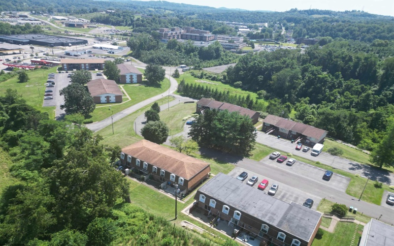 96 Pinewood Road, Clarksburg, West Virginia 26301, 3 Bedrooms Bedrooms, 6 Rooms Rooms,1 BathroomBathrooms,Single Family Attached,For Sale,Pinewood,10160928