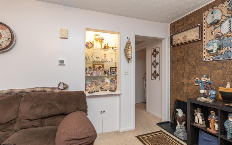 96 Pinewood Road, Clarksburg, West Virginia 26301, 3 Bedrooms Bedrooms, 6 Rooms Rooms,1 BathroomBathrooms,Single Family Attached,For Sale,Pinewood,10160928