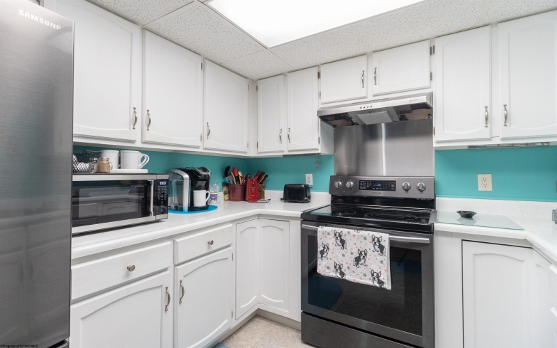 96 Pinewood Road, Clarksburg, West Virginia 26301, 3 Bedrooms Bedrooms, 6 Rooms Rooms,1 BathroomBathrooms,Single Family Attached,For Sale,Pinewood,10160928