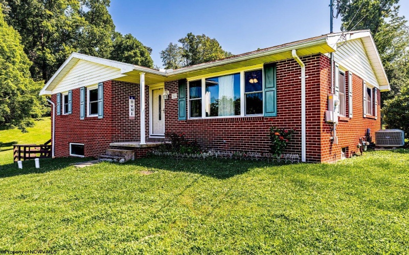 36 Plantation Drive, Morgantown, West Virginia 26508, 3 Bedrooms Bedrooms, 6 Rooms Rooms,1 BathroomBathrooms,Single Family Detached,For Sale,Plantation,10160926