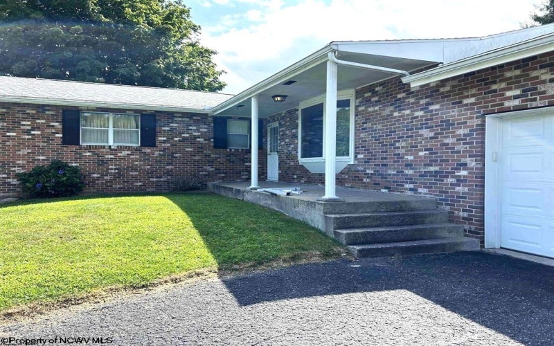 2314 Circle Drive, Morgantown, West Virginia 26505, 4 Bedrooms Bedrooms, 7 Rooms Rooms,2 BathroomsBathrooms,Single Family Detached,For Sale,Circle,10160927