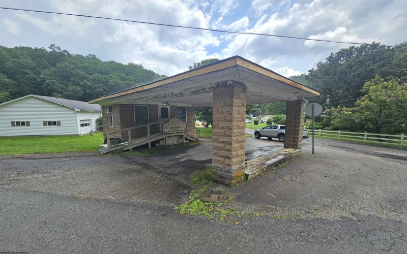 13 Church Fork Road, Hundred, West Virginia 26575, 4 Bedrooms Bedrooms, 8 Rooms Rooms,2 BathroomsBathrooms,Single Family Detached,For Sale,Church Fork,10160943