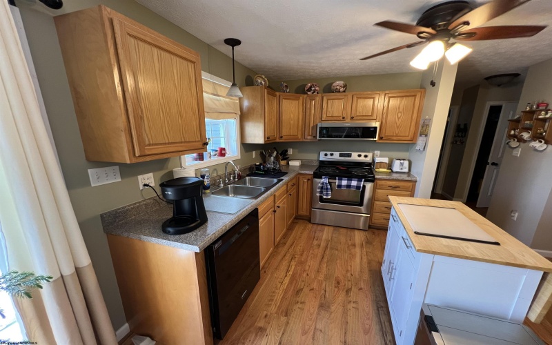 18 Northview Drive, Elkins, West Virginia 26241, 3 Bedrooms Bedrooms, 8 Rooms Rooms,2 BathroomsBathrooms,Single Family Detached,For Sale,Northview,10160963