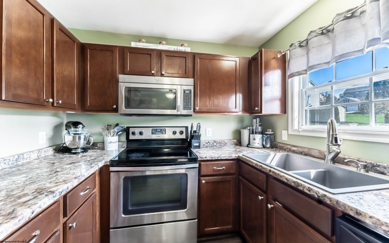 138 Eagle Drive, Maidsville, West Virginia 26541, 3 Bedrooms Bedrooms, 5 Rooms Rooms,1 BathroomBathrooms,Single Family Attached,For Sale,Eagle,10160957