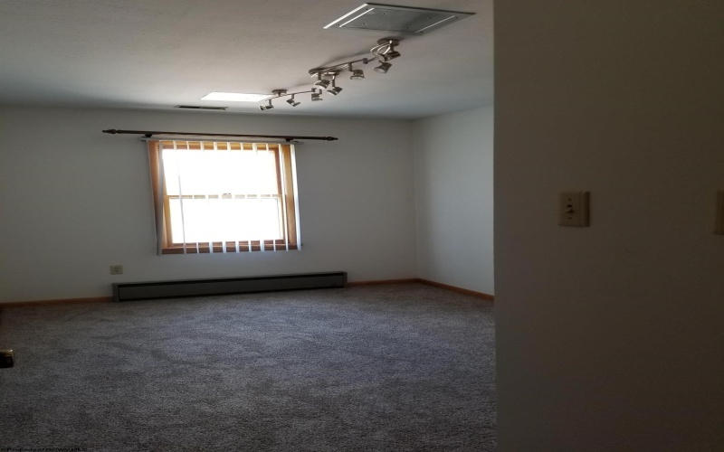 632 Lawman Avenue, Bridgeport, West Virginia 26330, 3 Bedrooms Bedrooms, 8 Rooms Rooms,2 BathroomsBathrooms,Single Family Detached,For Sale,Lawman,10157632