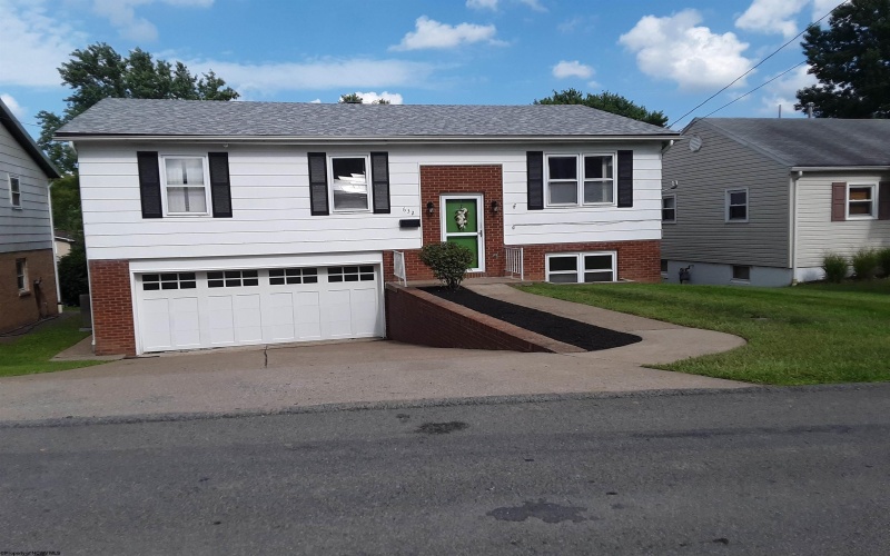 632 Lawman Avenue, Bridgeport, West Virginia 26330, 3 Bedrooms Bedrooms, 8 Rooms Rooms,2 BathroomsBathrooms,Single Family Detached,For Sale,Lawman,10157632