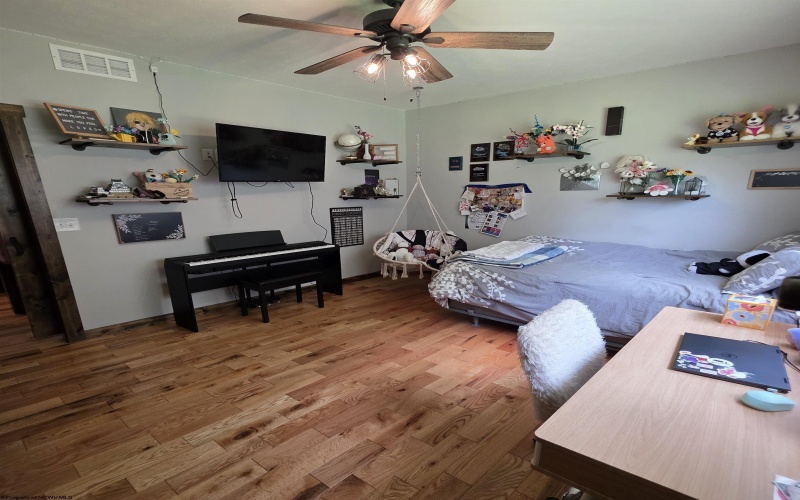 441 Aspin Road, Weston, West Virginia 26452, 4 Bedrooms Bedrooms, 6 Rooms Rooms,2 BathroomsBathrooms,Single Family Detached,For Sale,Aspin,10160952