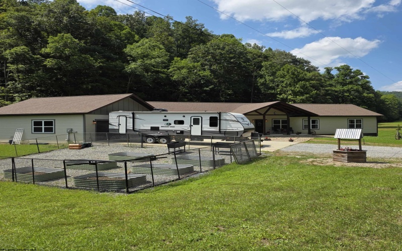 441 Aspin Road, Weston, West Virginia 26452, 4 Bedrooms Bedrooms, 6 Rooms Rooms,2 BathroomsBathrooms,Single Family Detached,For Sale,Aspin,10160952