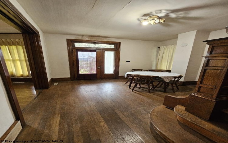 439 Chestnut Street, Clarksburg, West Virginia 26301, 5 Bedrooms Bedrooms, 11 Rooms Rooms,2 BathroomsBathrooms,Single Family Detached,For Sale,Chestnut,10160954