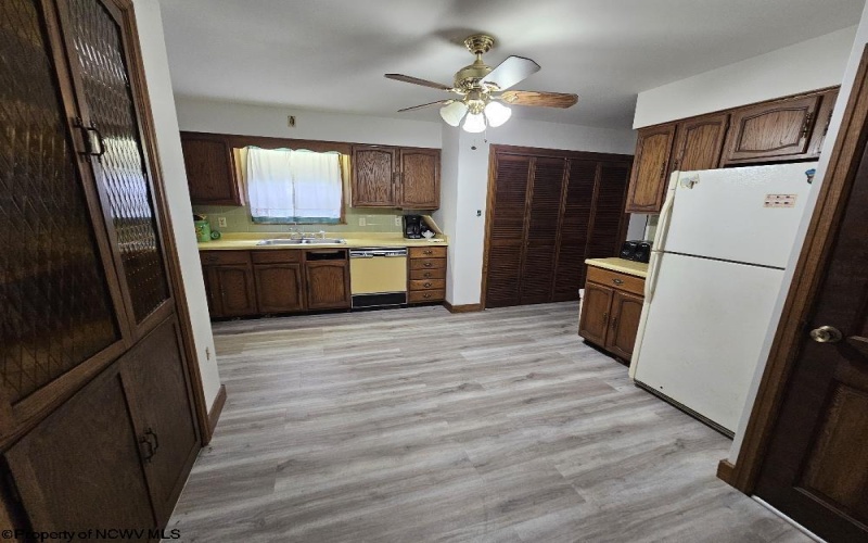 439 Chestnut Street, Clarksburg, West Virginia 26301, 5 Bedrooms Bedrooms, 11 Rooms Rooms,2 BathroomsBathrooms,Single Family Detached,For Sale,Chestnut,10160954