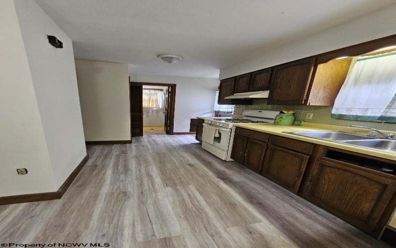 439 Chestnut Street, Clarksburg, West Virginia 26301, 5 Bedrooms Bedrooms, 11 Rooms Rooms,2 BathroomsBathrooms,Single Family Detached,For Sale,Chestnut,10160954
